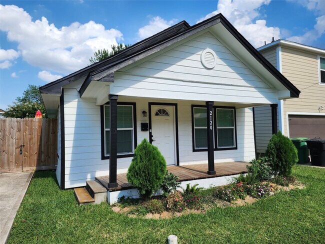 Foto del edificio - 2120 Yates St