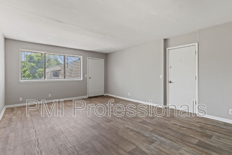 Foto principal - 800 Anderson Ln