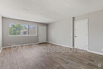 Building Photo - 800 Anderson Ln