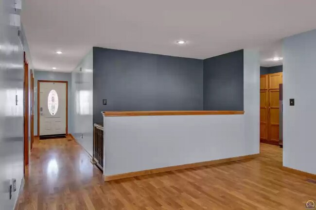 Building Photo - 3714 SW Moundview Ct