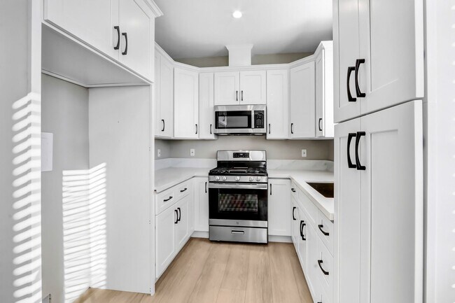 Building Photo - 10261 Tudor Ave