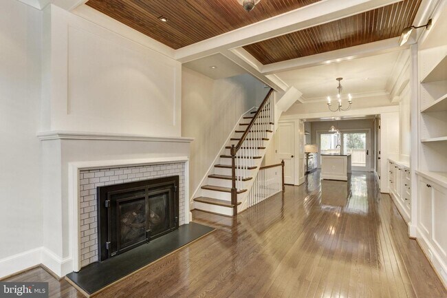 Foto del edificio - 1249 33rd St NW