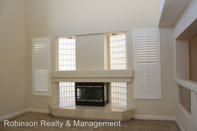 Foto del edificio - 5 br, 3 bath House - 10961 Holyrood Ct