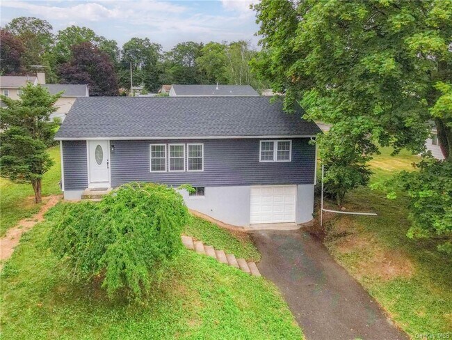 Building Photo - 11 Cresthaven Dr
