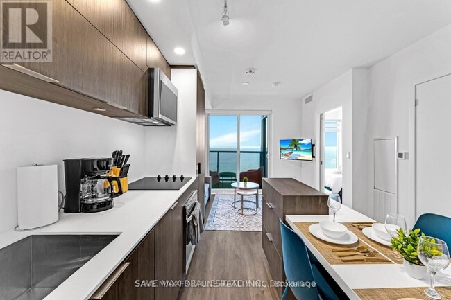 Building Photo - 370 Martha St