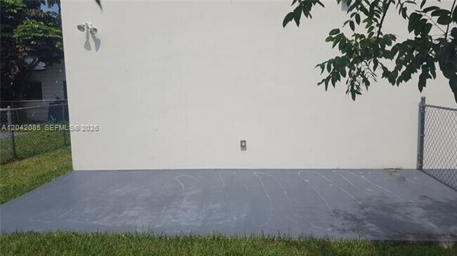 Building Photo - 1029 SW 11th Ave