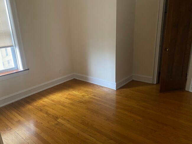 Foto del edificio - 3154 N Linder Ave