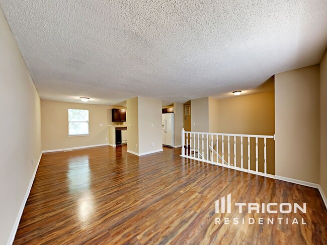 Building Photo - 2305 Valleyview Dr