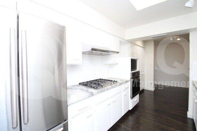 Building Photo - 3135 N 48th St