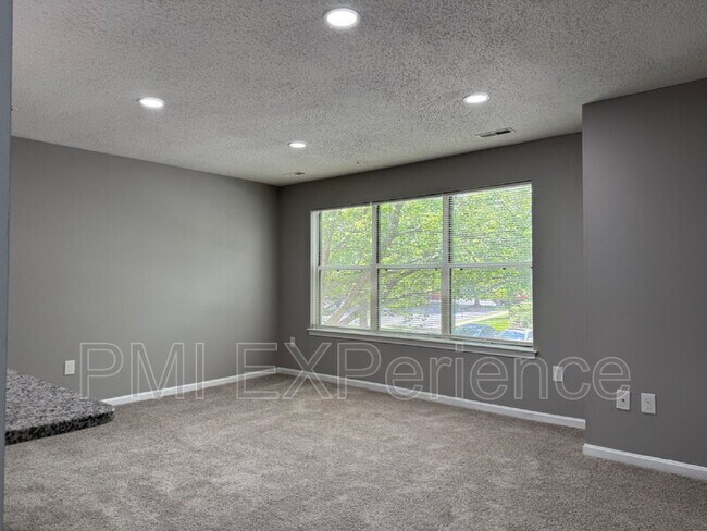 Foto del edificio - 2607 Camelback Ln