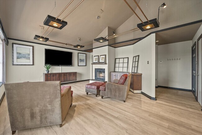 Building Photo - 560 Yacht Club Dr
