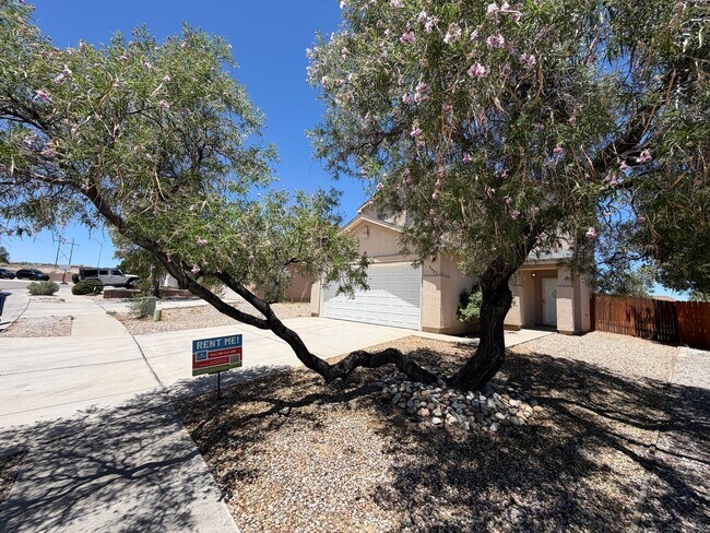 Foto del edificio - 3 Bedroom Home Near Unser Blvd NW & Ladera Dr NW!