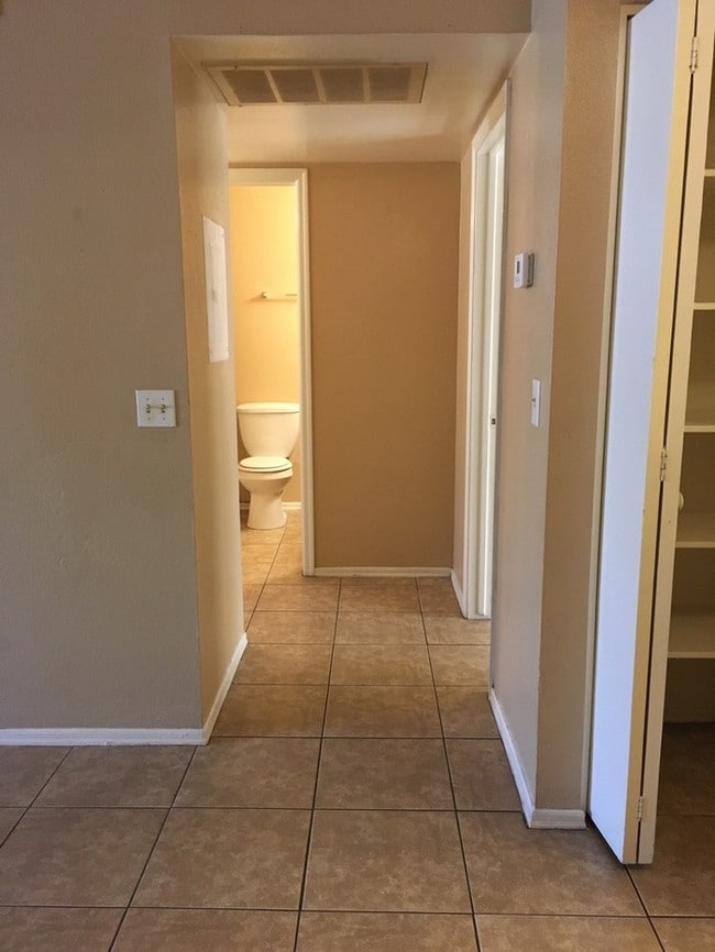 Building Photo - 2 Bed/1 Bath with private backyard in Mesa!
