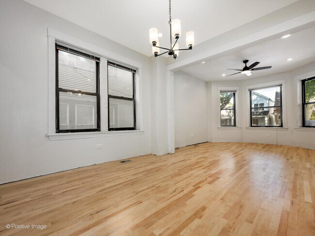 Foto del edificio - 2415 W Warner Ave