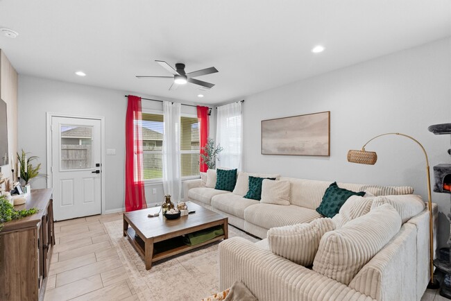 Foto del edificio - 2133 Windy Grove Dr