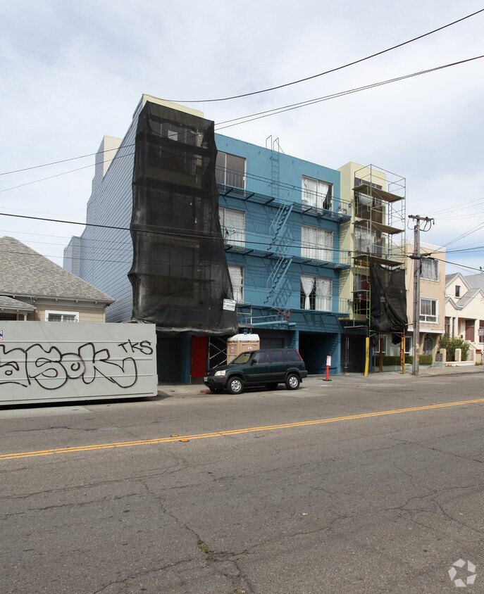 Building Photo - 168 Sickles Ave