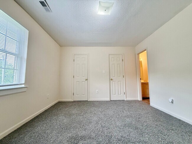 Building Photo - 2827 McKinley Rd