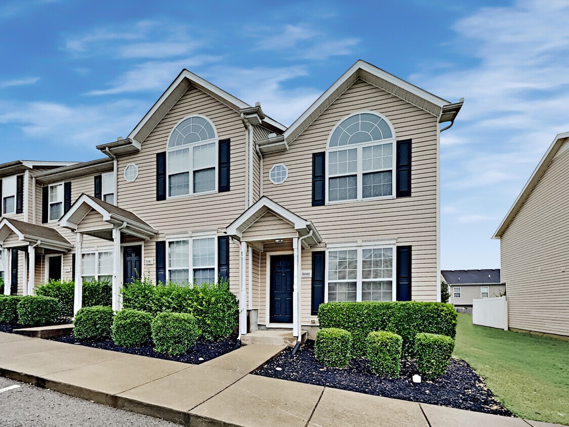 Foto principal - 8040 Logan Drive