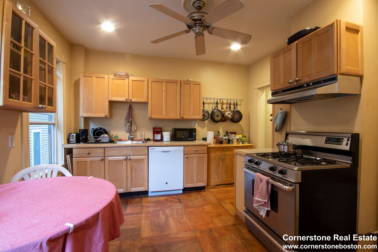 Foto principal - 142 Calumet St