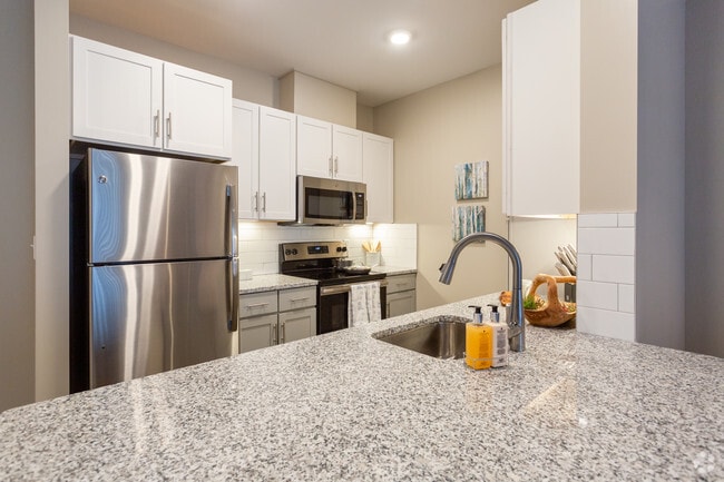 1BR, 1BA - 783 - The Kinloch