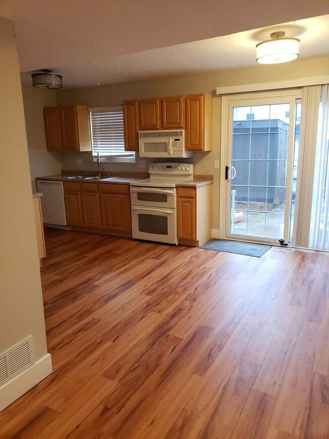 Building Photo - 3415 Amberway Ct
