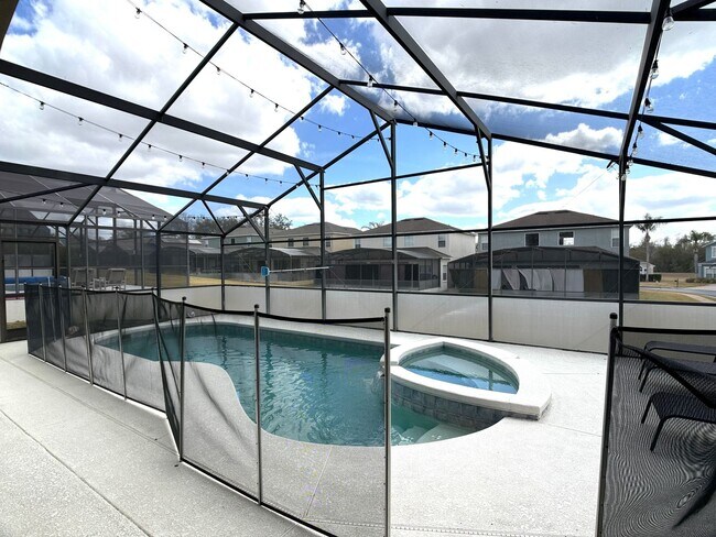 Foto del edificio - Four Corners Area! Gated Community! Move In Ready! Fully Furnished! Pet Friendly! Lawn Care & Poo...