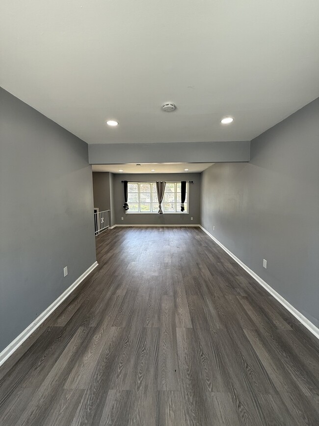 Building Photo - 309 Ellis Ct