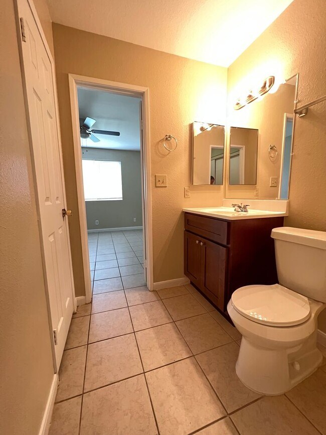 Foto del edificio - Newly refreshed 3BD/2BA duplex in Eagle Lake, TX