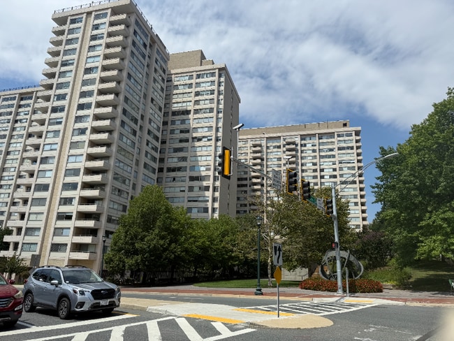 Building Photo - 4515 Willard Ave