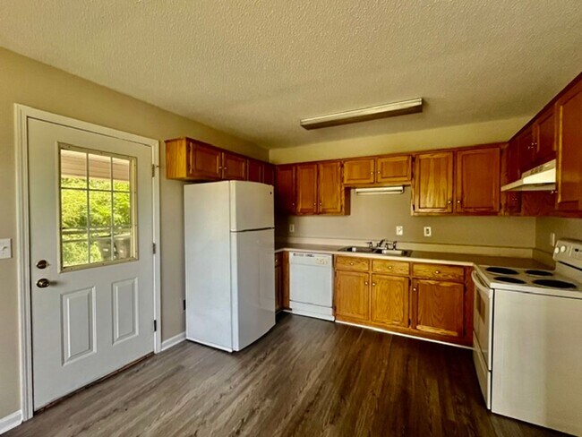 Building Photo - Stonecreek Drive #9 &amp;11