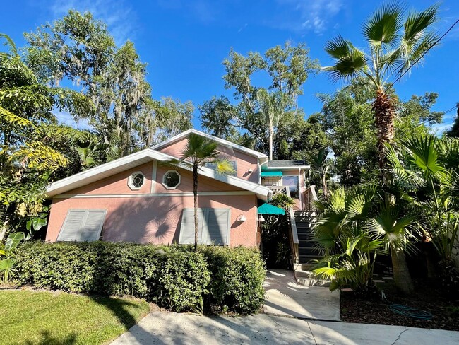 Foto del edificio - Just Listed!  Charming 2/1 College Park Ho...