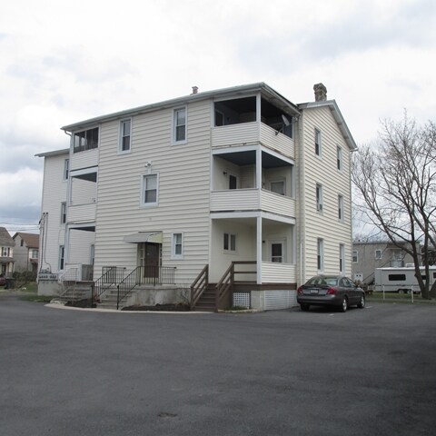 Building Photo - 107 S Hellertown Ave