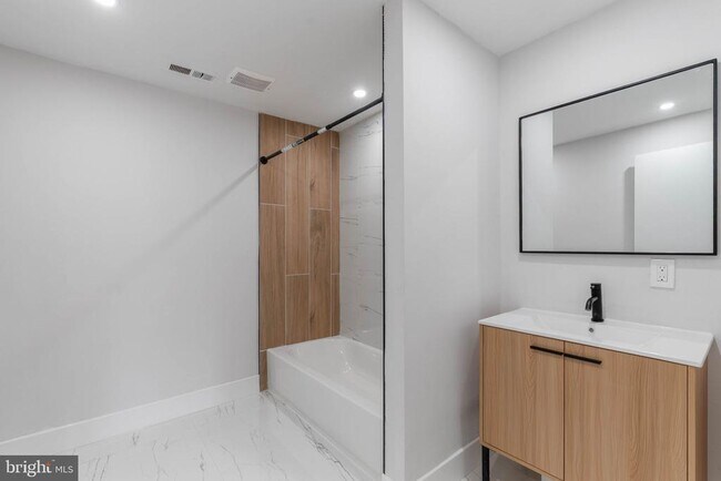 Foto del edificio - 4522 Baker St