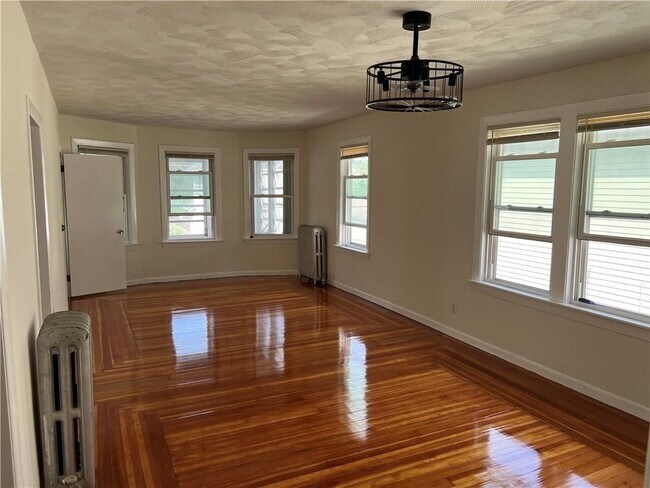 Foto del edificio - 22 Ingleside Ave