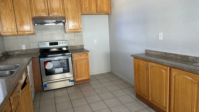 Building Photo - 2406 Gillimer Dr