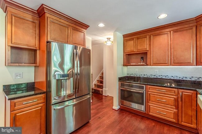 Foto del edificio - 519 Woodland Ct NW