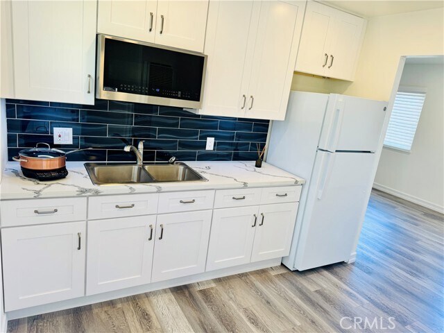 Foto principal - 10080 Ellis Ave