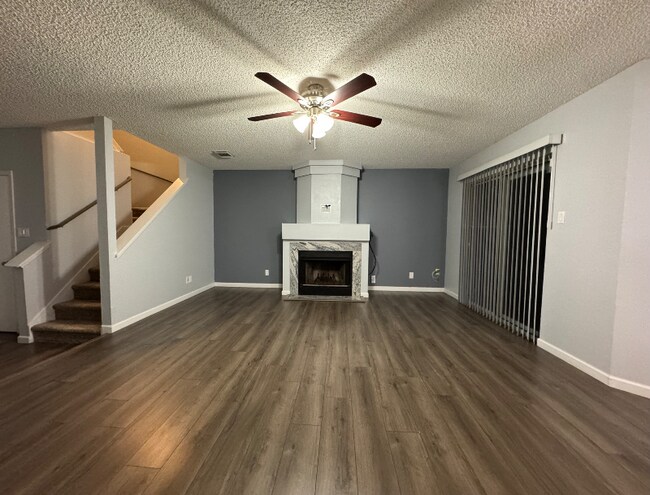 Foto del edificio - 15719 Persimmon Hill Dr