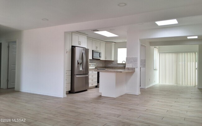 Building Photo - 434 S Vista Del Rio