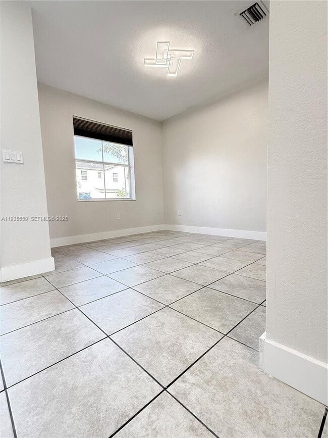 Foto del edificio - 134 SE 28th Ter