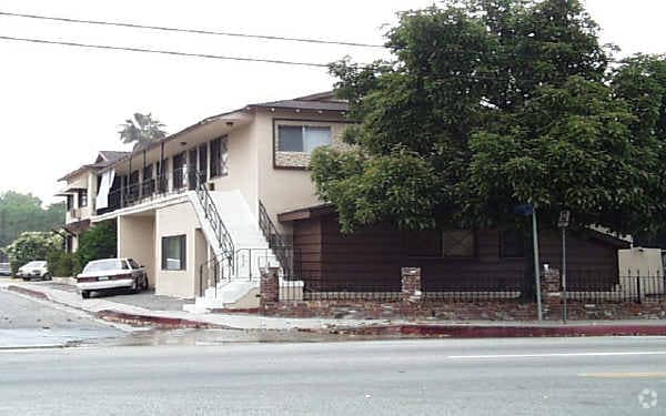 Building Photo - 12329 Oxnard St