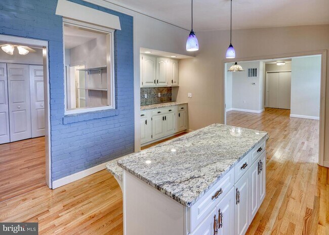 Foto del edificio - 6912 Oakridge Ave