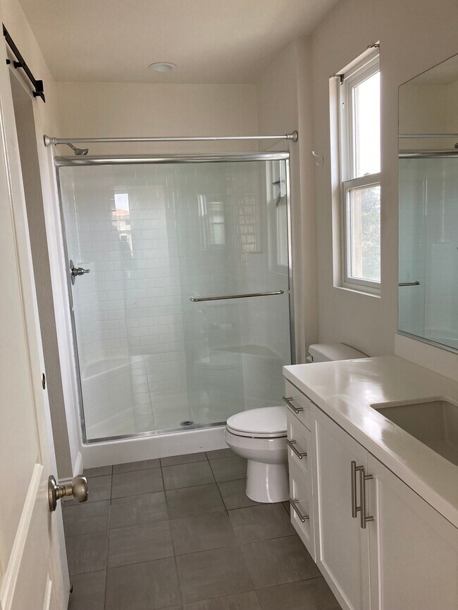 Foto del edificio - 38 S Saticoy Ave