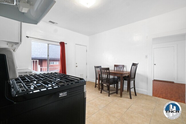 Building Photo - Coziest 1 BD in East LA