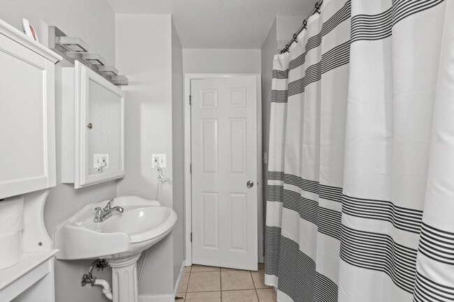 Foto del edificio - 2 bedroom in Chicago IL 60660