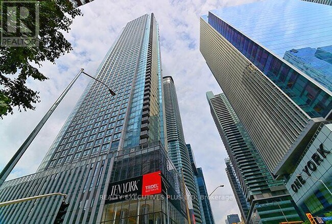 Building Photo - 10 York St