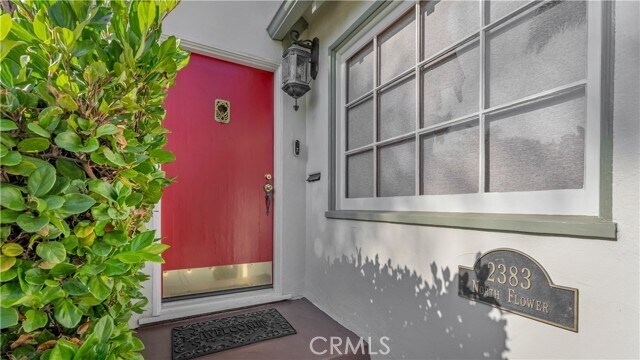 Foto del edificio - 2383 N Flower St