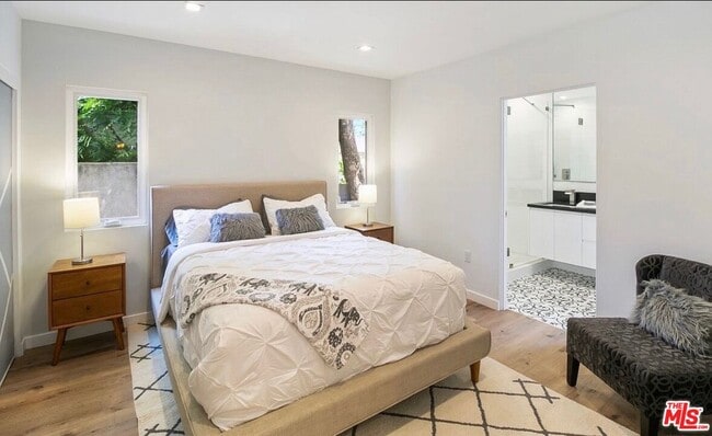 Foto del edificio - 6046 Fallbrook Ave