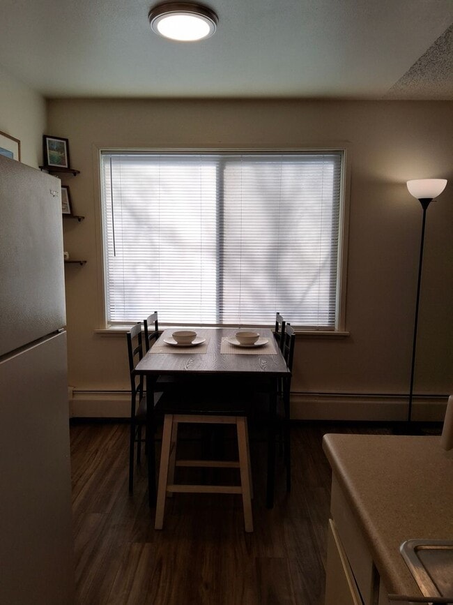 Building Photo - 3061 Lois Dr