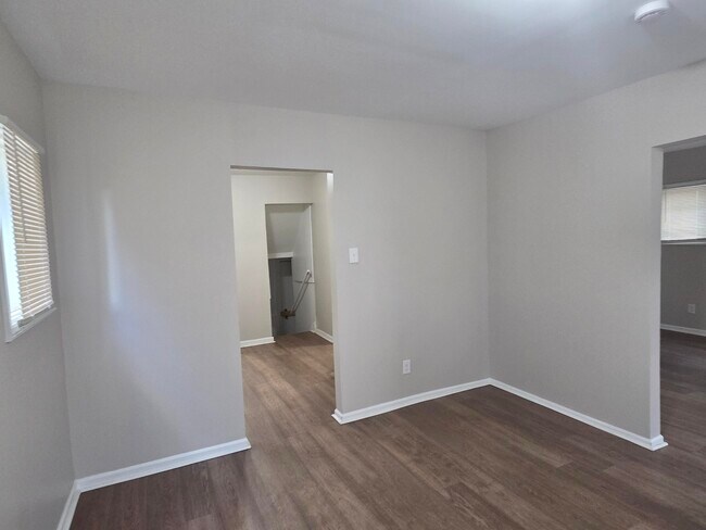 Foto del edificio - 15765 Ward Ave